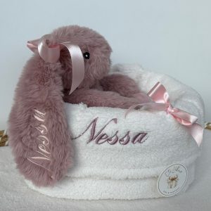 Konijn Amoortje in Teddy mandje